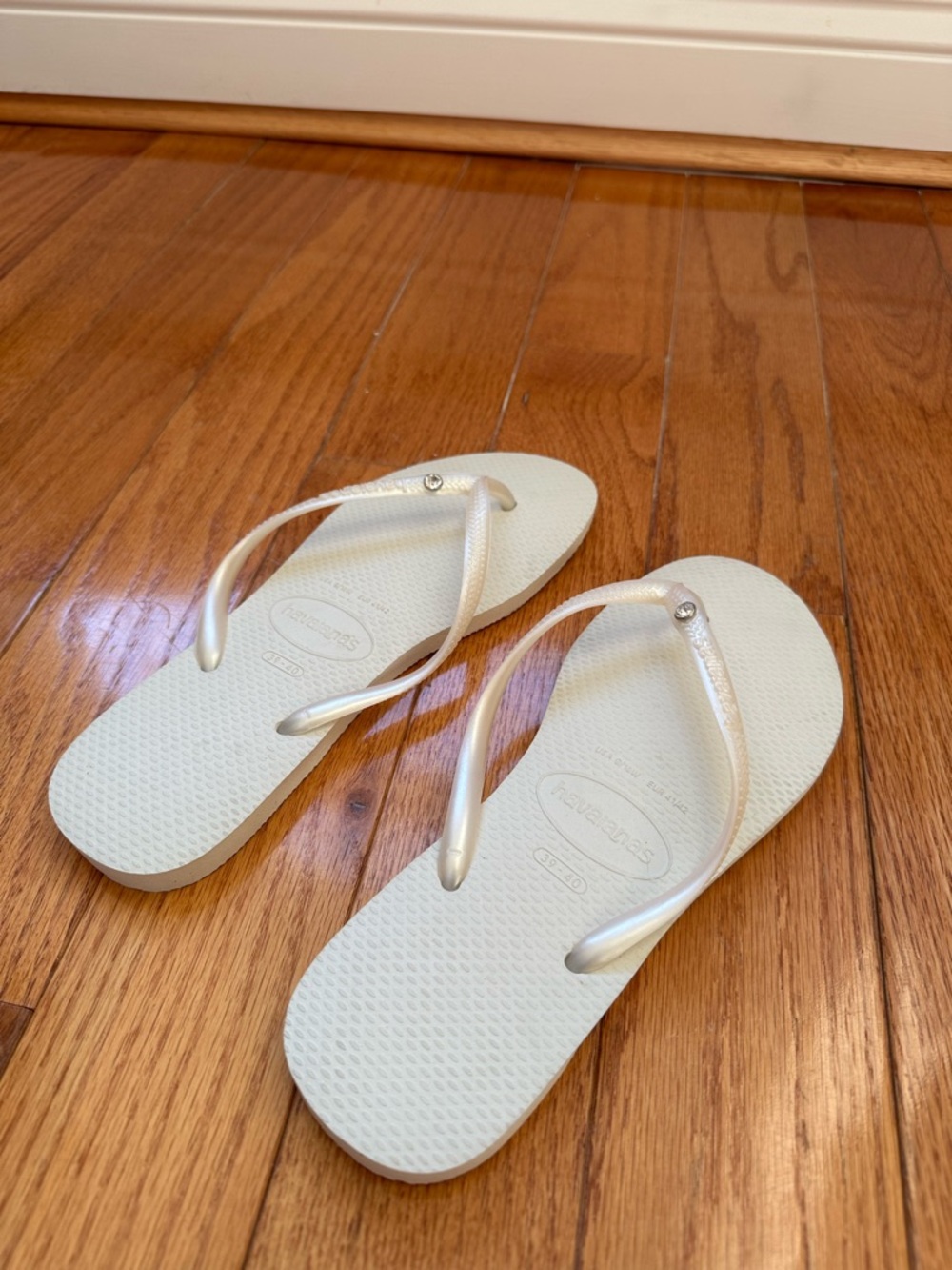 **SOLD ON DEPOP** Havaianas Women’s Slim Flip Flops in Ivory